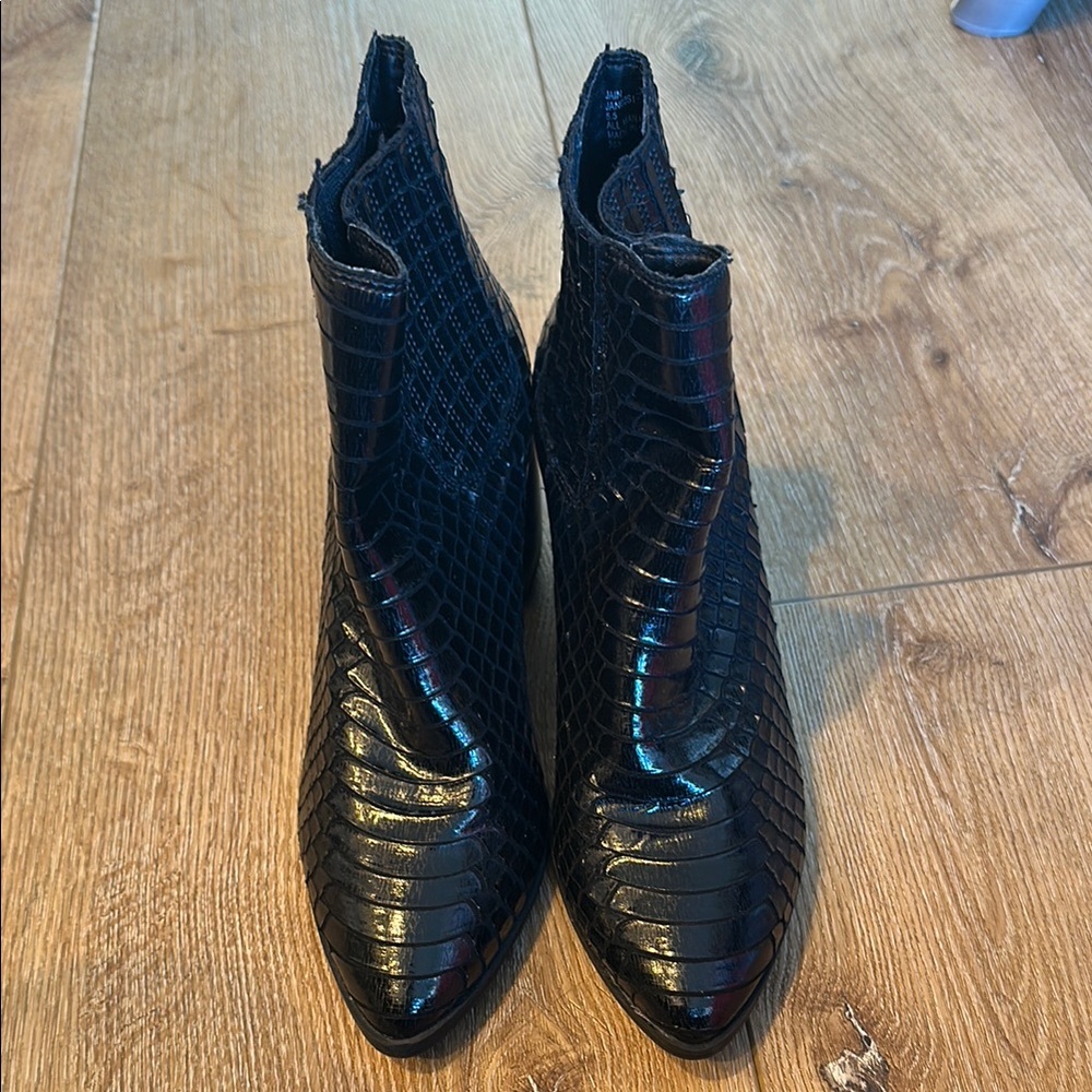 Black Textured Women's Ankle Boots